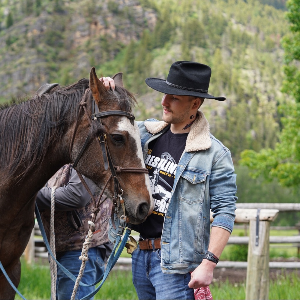 Meet your Posher, Elias